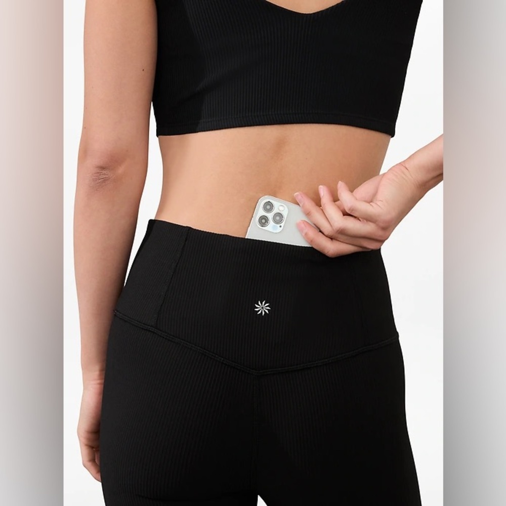 Athleta salutation stash pocket 7/8 black rib crop EUC - Picture 7 of 7